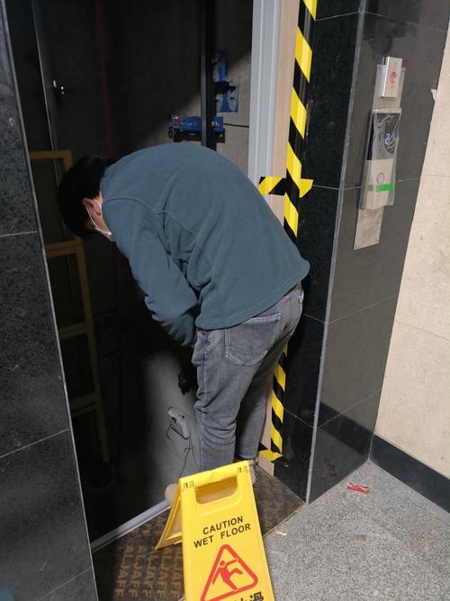 电梯轿厢对重安装方式 电梯轿厢对重安装方式