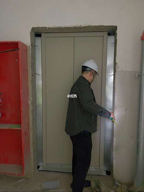 施工电梯楼层安全防护门要求 施工电梯楼层安全防护门要求