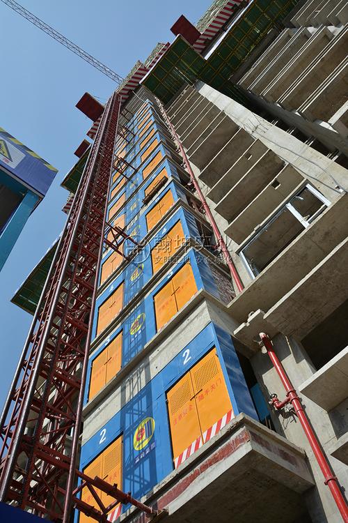 施工电梯防护门规范 施工电梯防护门规范